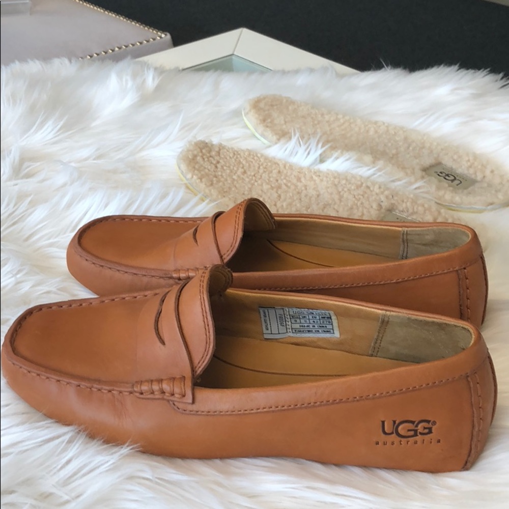 NWOT Ugg Men’s leather slip-ons, size 9 never worn